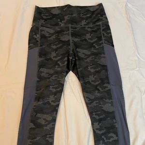 Fabletics Mila high-waisted powerhold capri